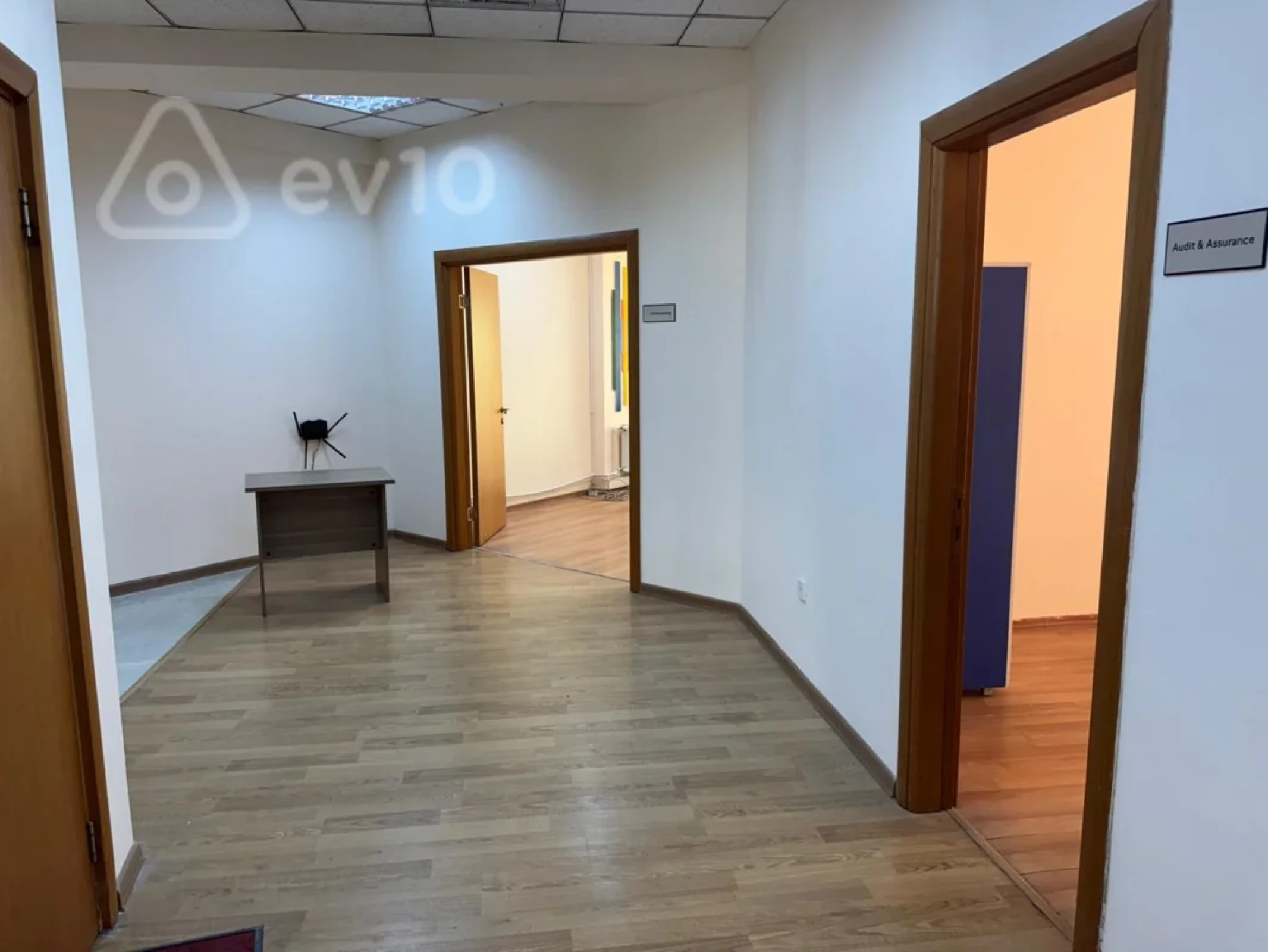 Kirayə verilir 5 otaqlı ofis 230 m²