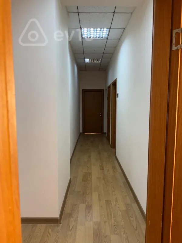Kirayə verilir 5 otaqlı ofis 230 m²
