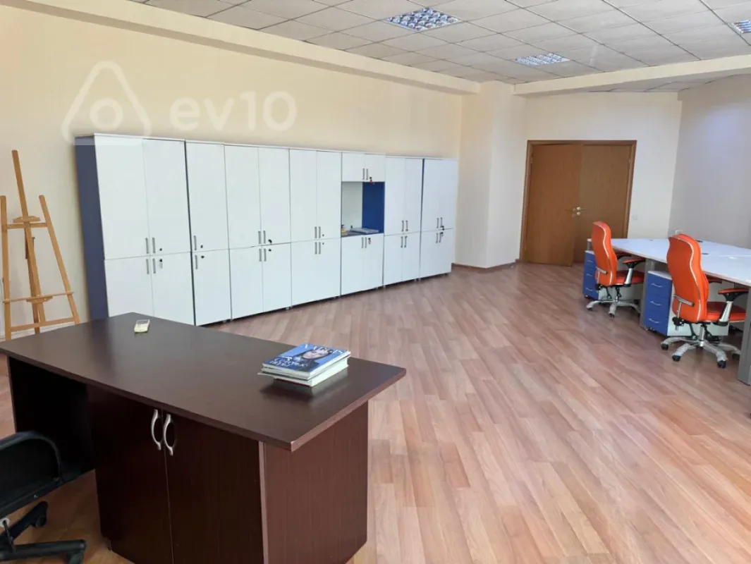 Kirayə verilir 5 otaqlı ofis 230 m²