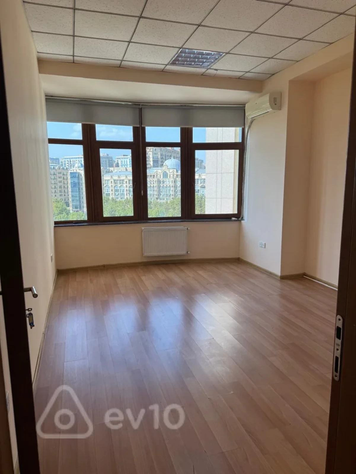 Kirayə verilir 5 otaqlı ofis 230 m²