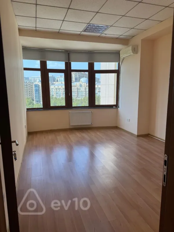 Kirayə verilir 5 otaqlı ofis 230 m²