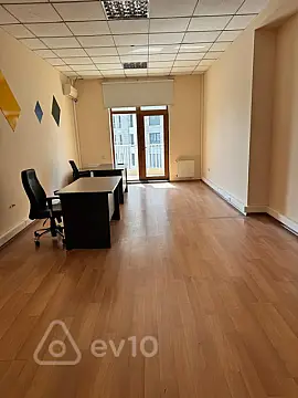 Kirayə verilir 5 otaqlı ofis 230 m²