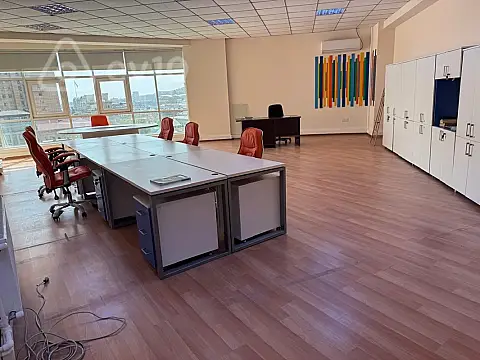 Kirayə verilir 5 otaqlı ofis 230 m²