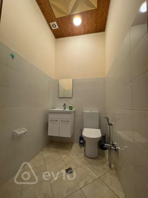 Kirayə verilir 5 otaqlı ofis 230 m²