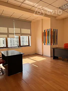 Kirayə verilir 5 otaqlı ofis 230 m²