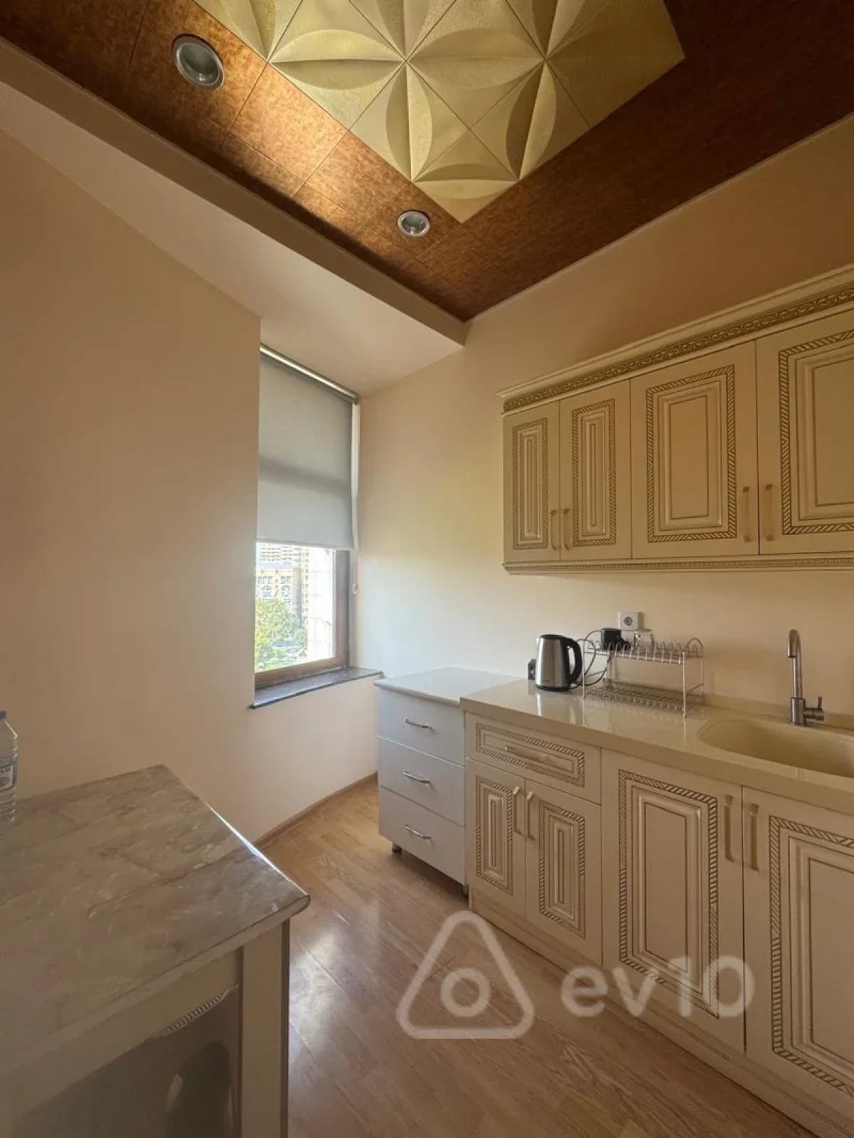 Kirayə verilir 5 otaqlı ofis 230 m²