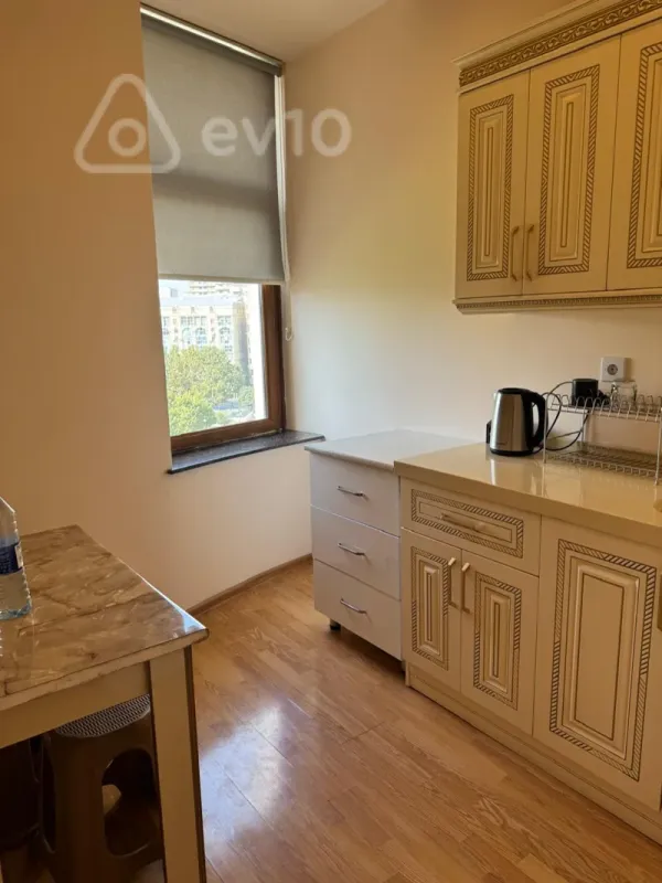 Kirayə verilir 5 otaqlı ofis 230 m²