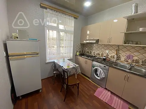 Kirayə verilir 2 otaqlı köhnə tikili 60 m²