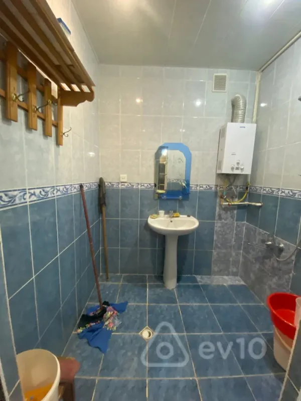 Kirayə verilir 2 otaqlı köhnə tikili 60 m²