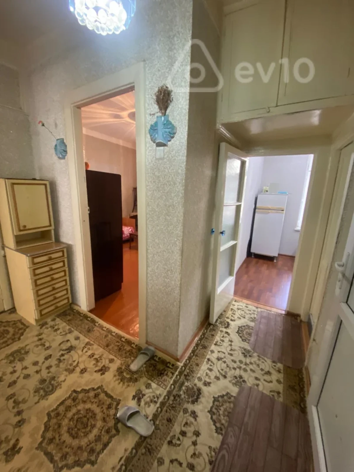 Kirayə verilir 2 otaqlı köhnə tikili 60 m²