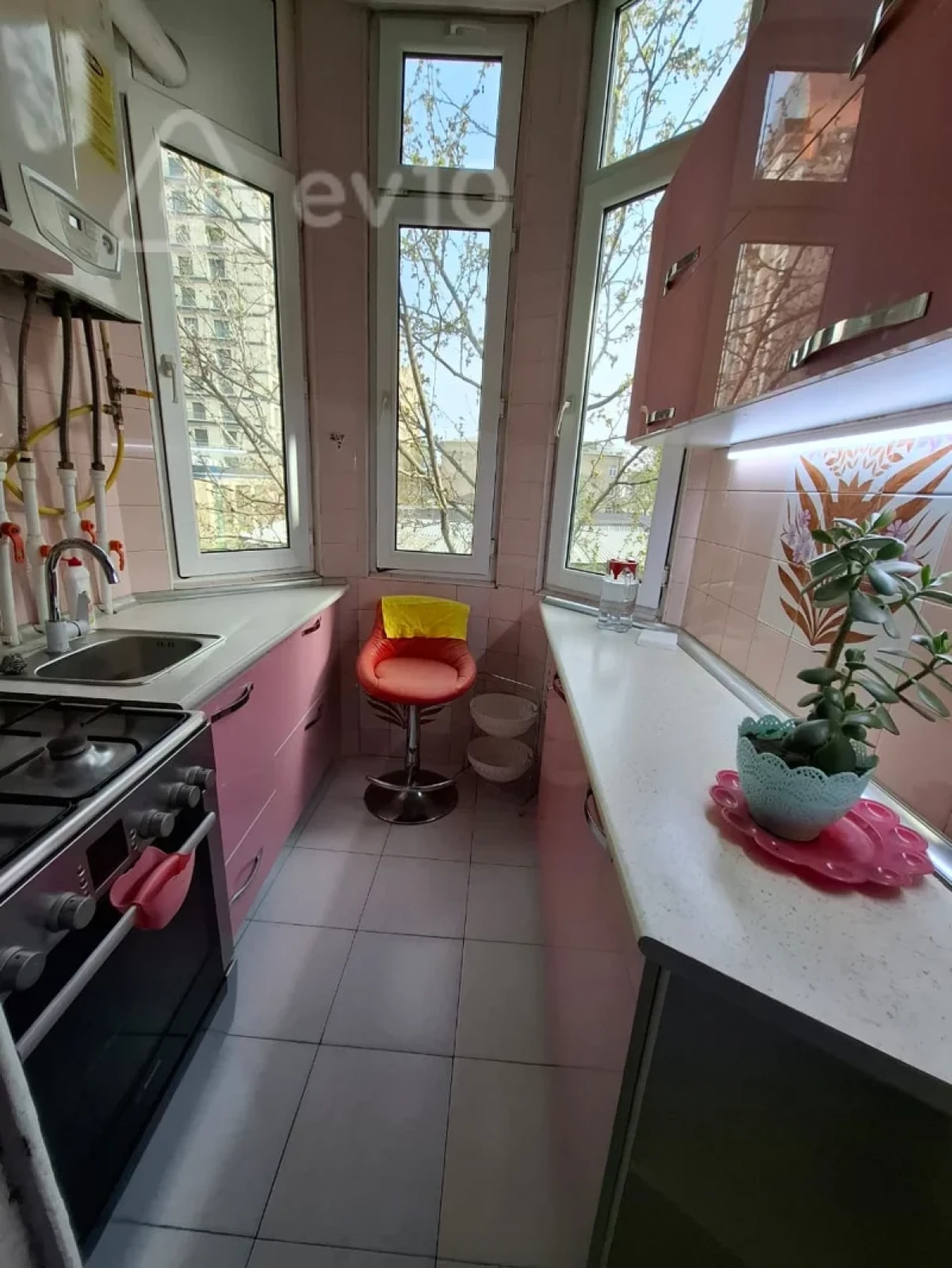 Satılır 3 otaqlı köhnə tikili 75 m²