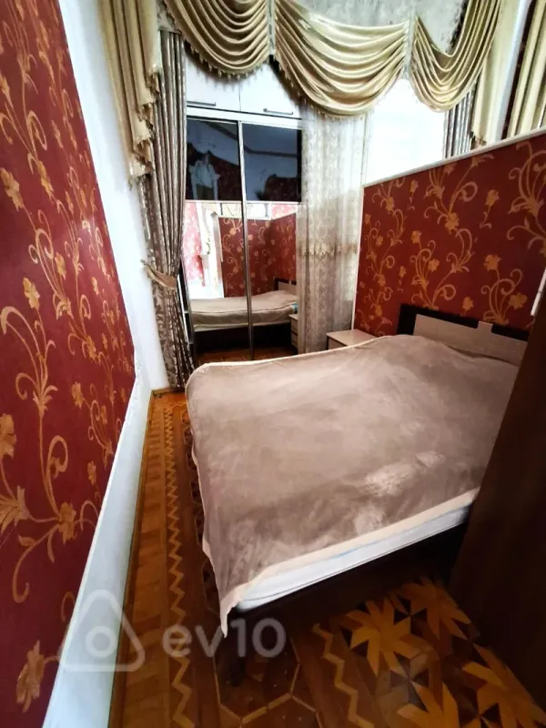 Satılır 3 otaqlı köhnə tikili 75 m²