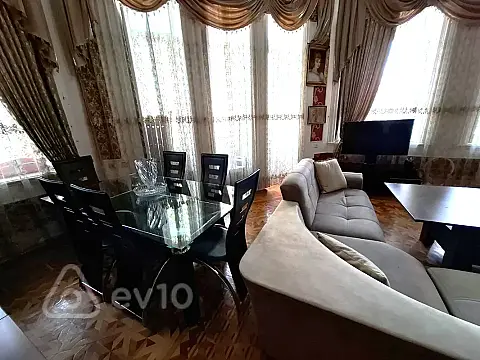 Satılır 3 otaqlı köhnə tikili 75 m²