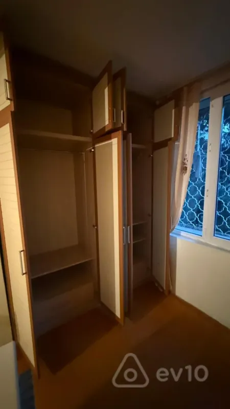 Kirayə verilir 2 otaqlı köhnə tikili 60 m²