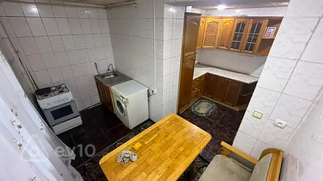 Kirayə verilir 2 otaqlı köhnə tikili 60 m²