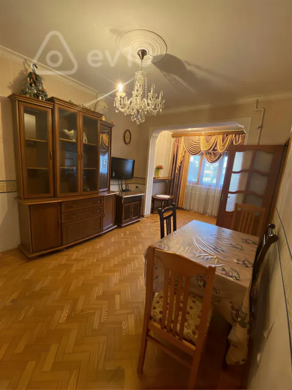 Kirayə verilir 2 otaqlı köhnə tikili 50 m²