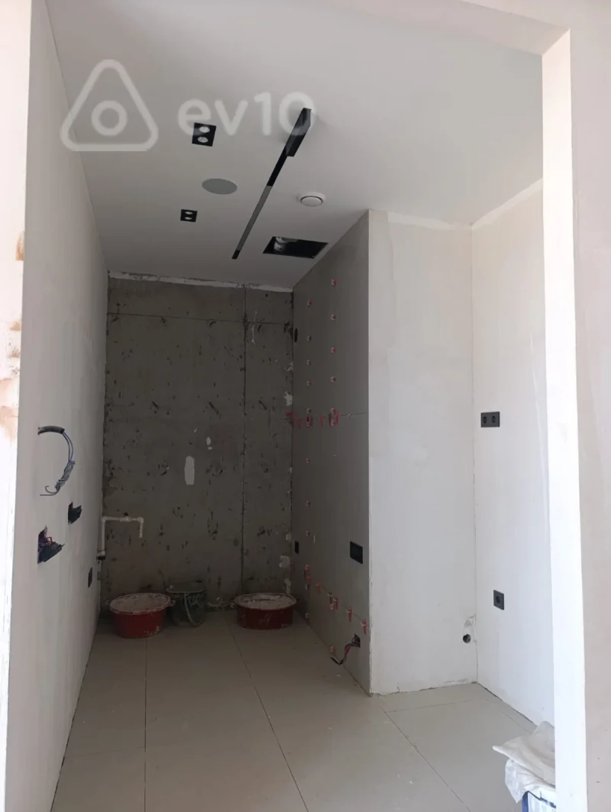 Satılır 2 otaqlı yeni tikili 60 m²
