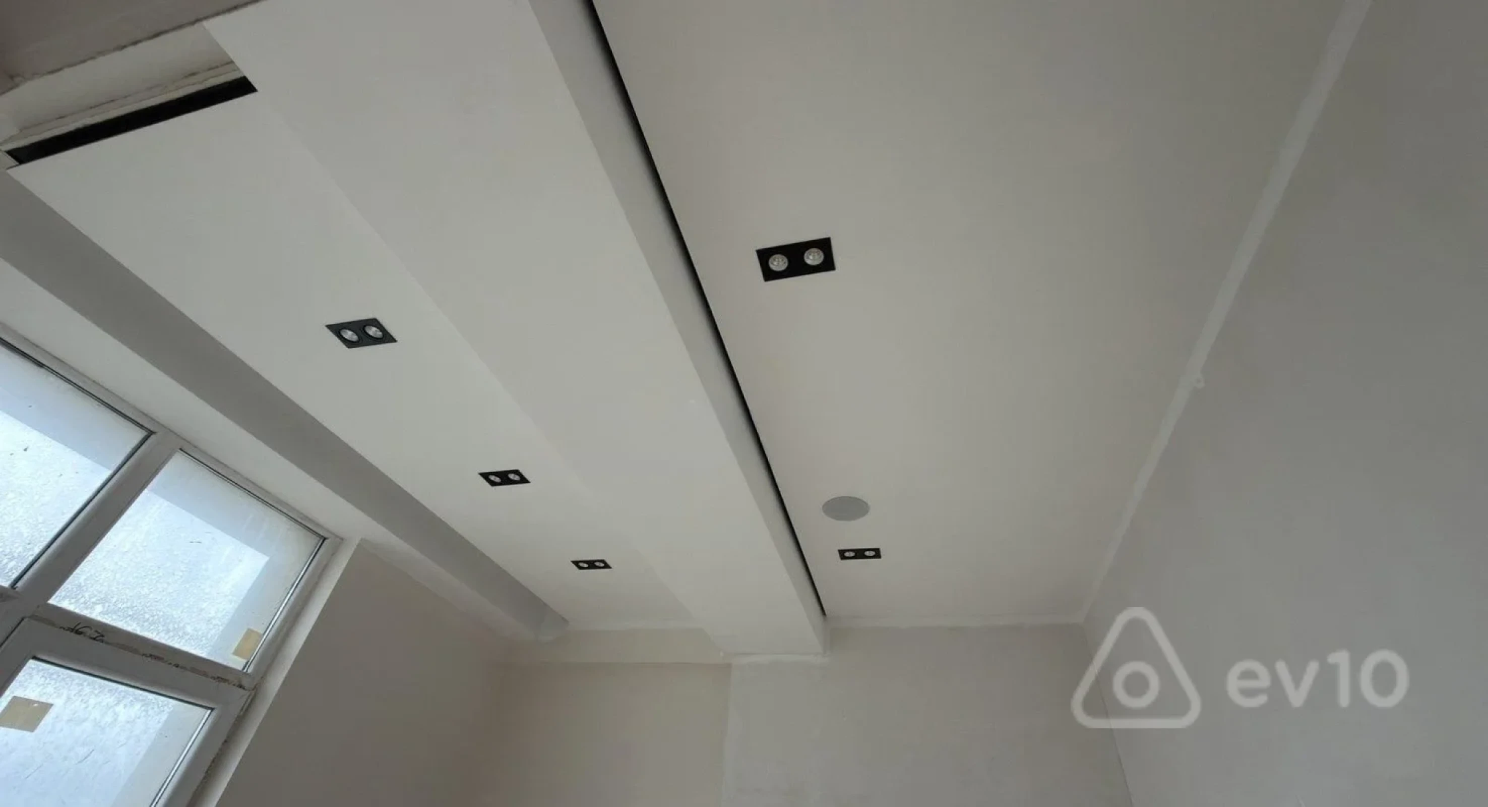 Satılır 2 otaqlı yeni tikili 60 m²