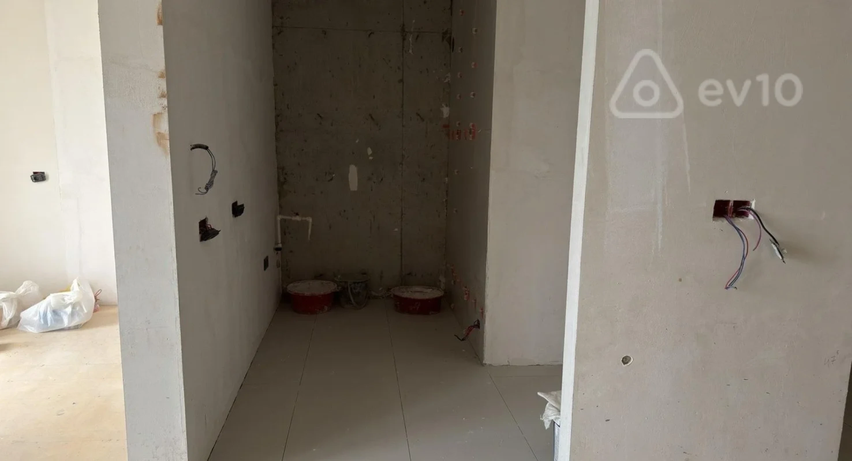 Satılır 2 otaqlı yeni tikili 60 m²