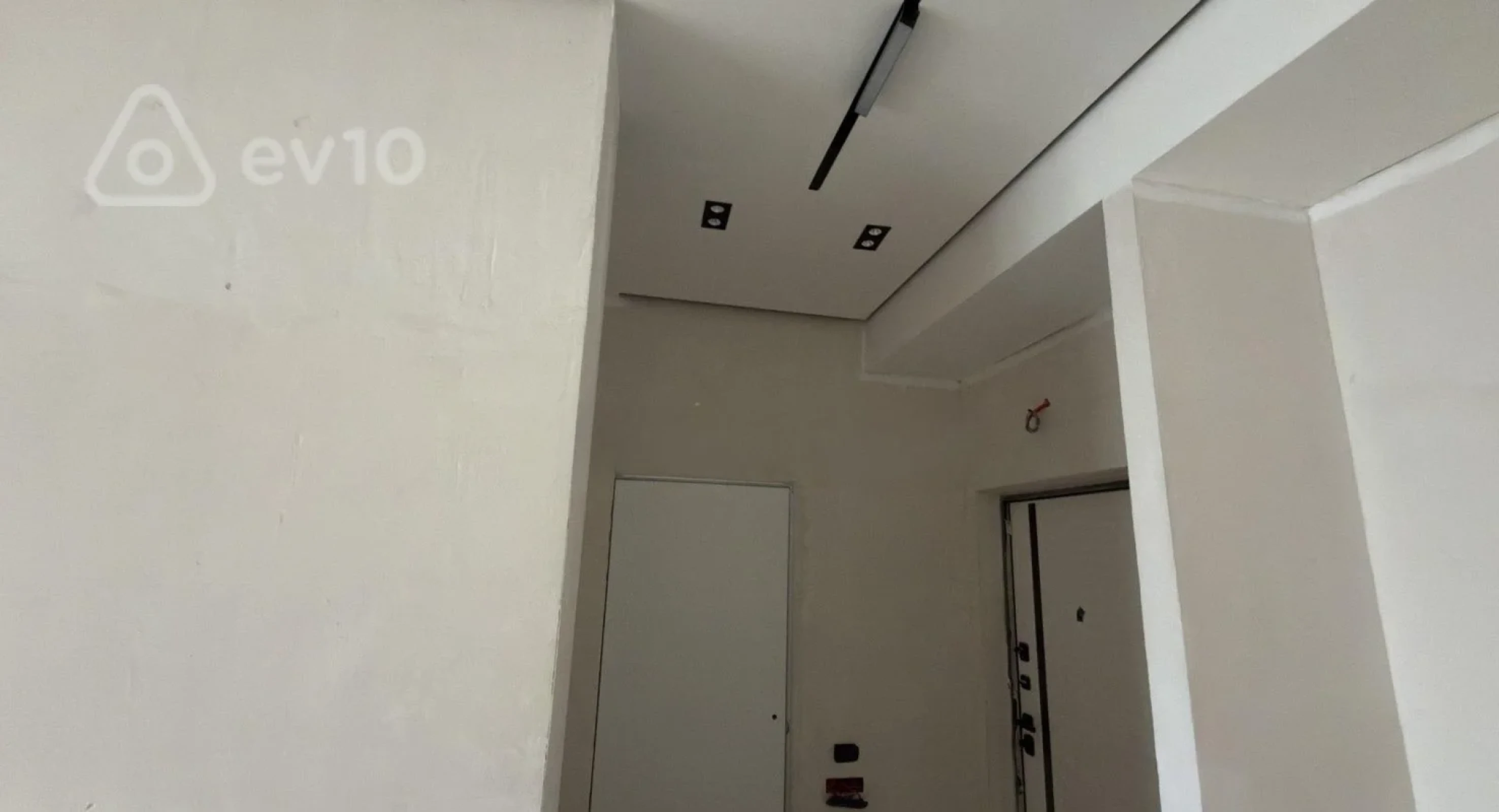 Satılır 2 otaqlı yeni tikili 60 m²