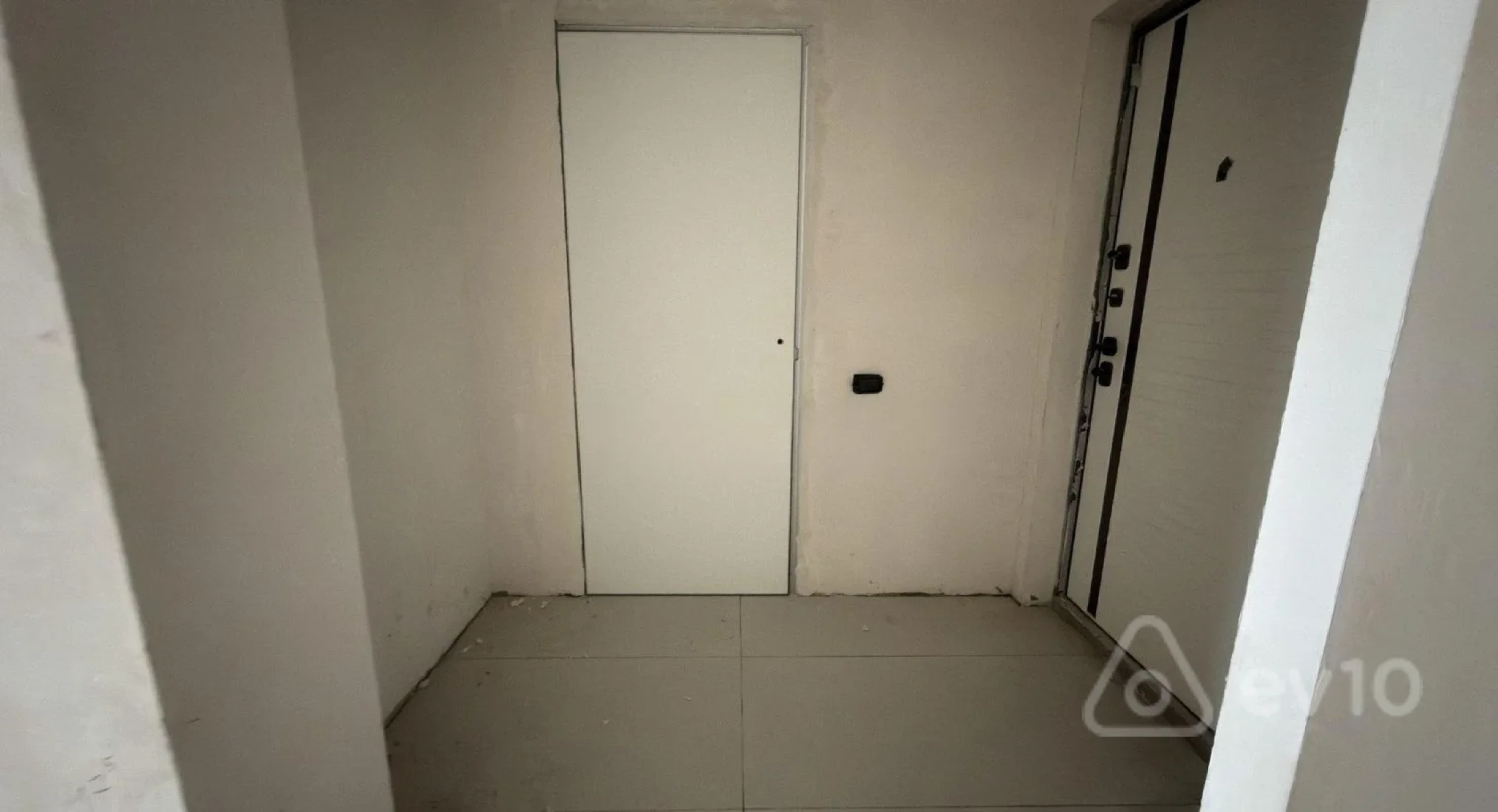 Satılır 2 otaqlı yeni tikili 60 m²