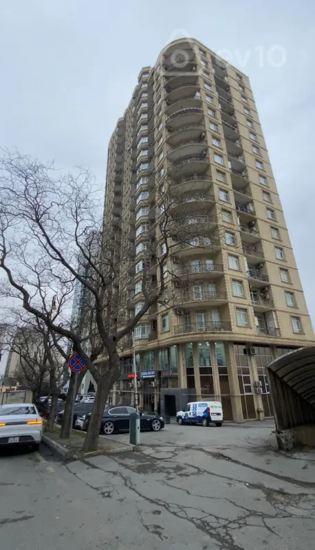 Satılır 3 otaqlı yeni tikili 160 m²