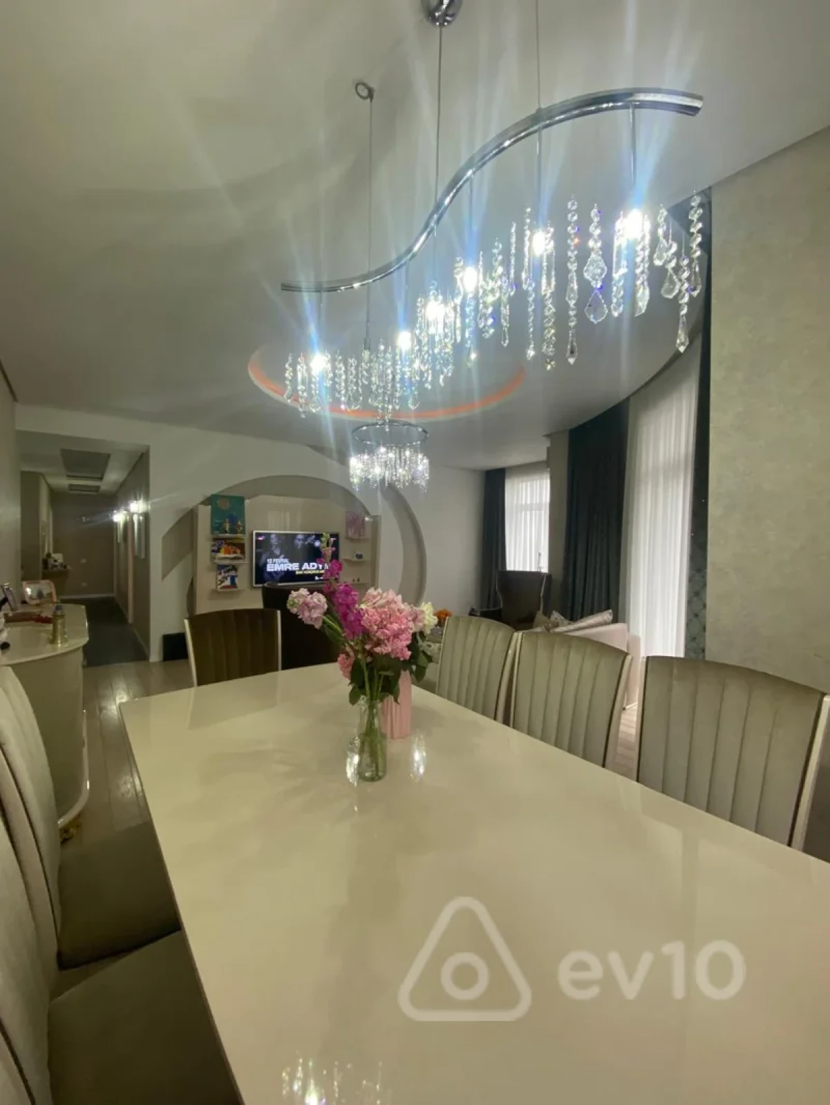 Satılır 3 otaqlı yeni tikili 160 m²