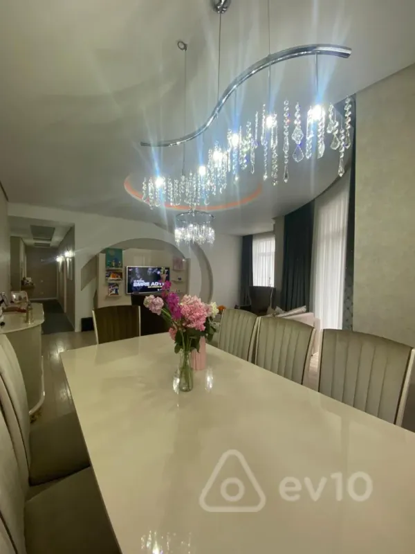 Satılır 3 otaqlı yeni tikili 160 m²