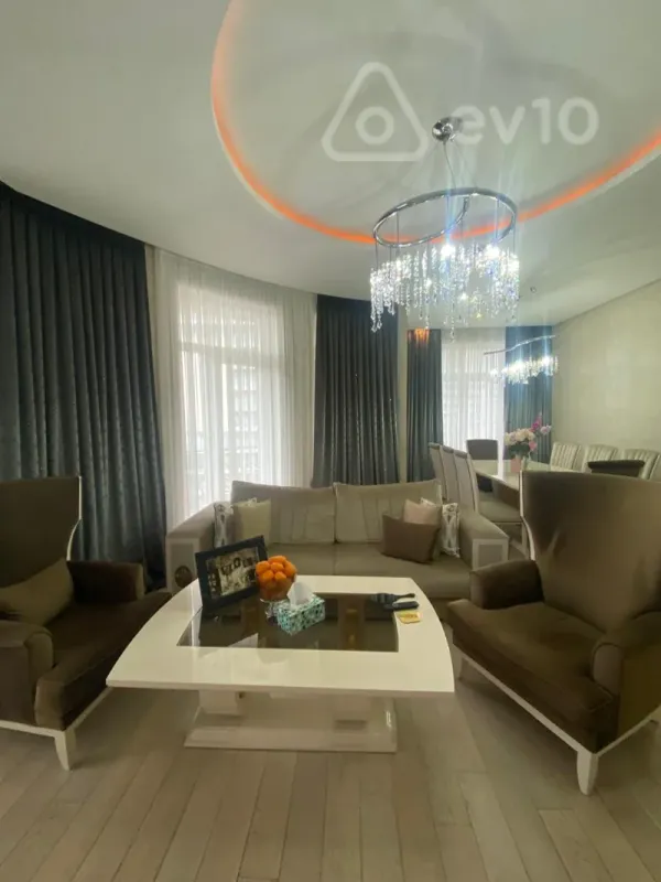 Satılır 3 otaqlı yeni tikili 160 m²