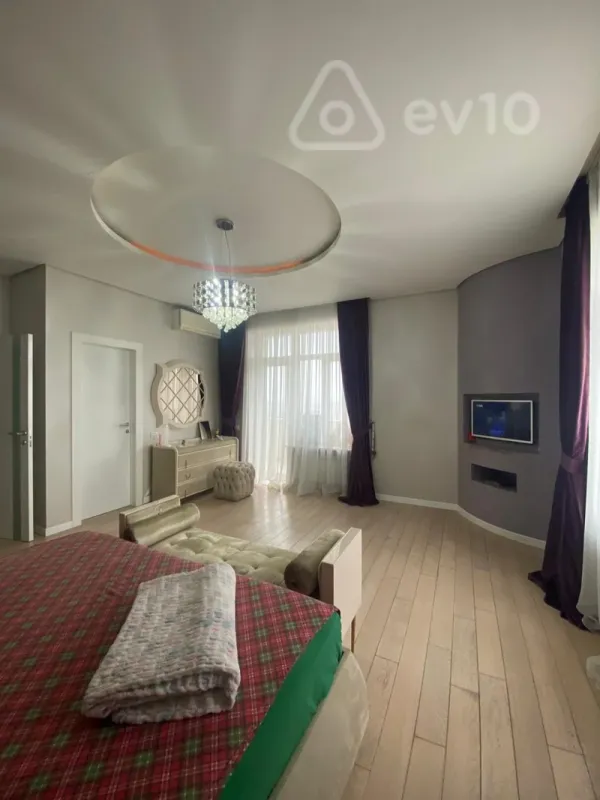 Satılır 3 otaqlı yeni tikili 160 m²