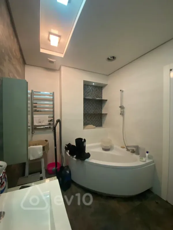 Satılır 3 otaqlı yeni tikili 160 m²