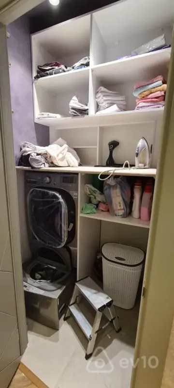 Kirayə verilir 5 otaqlı yeni tikili 246 m²