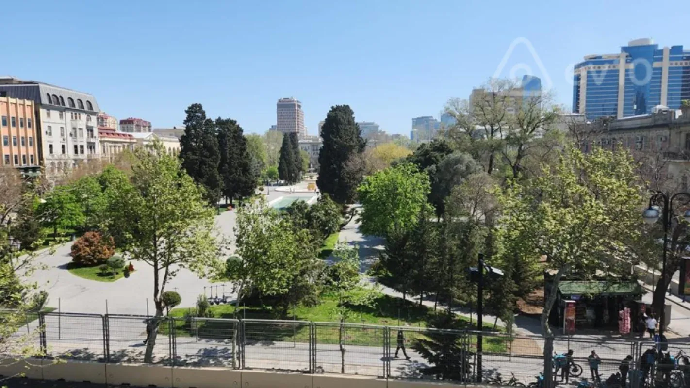 Kirayə verilir 5 otaqlı yeni tikili 246 m²