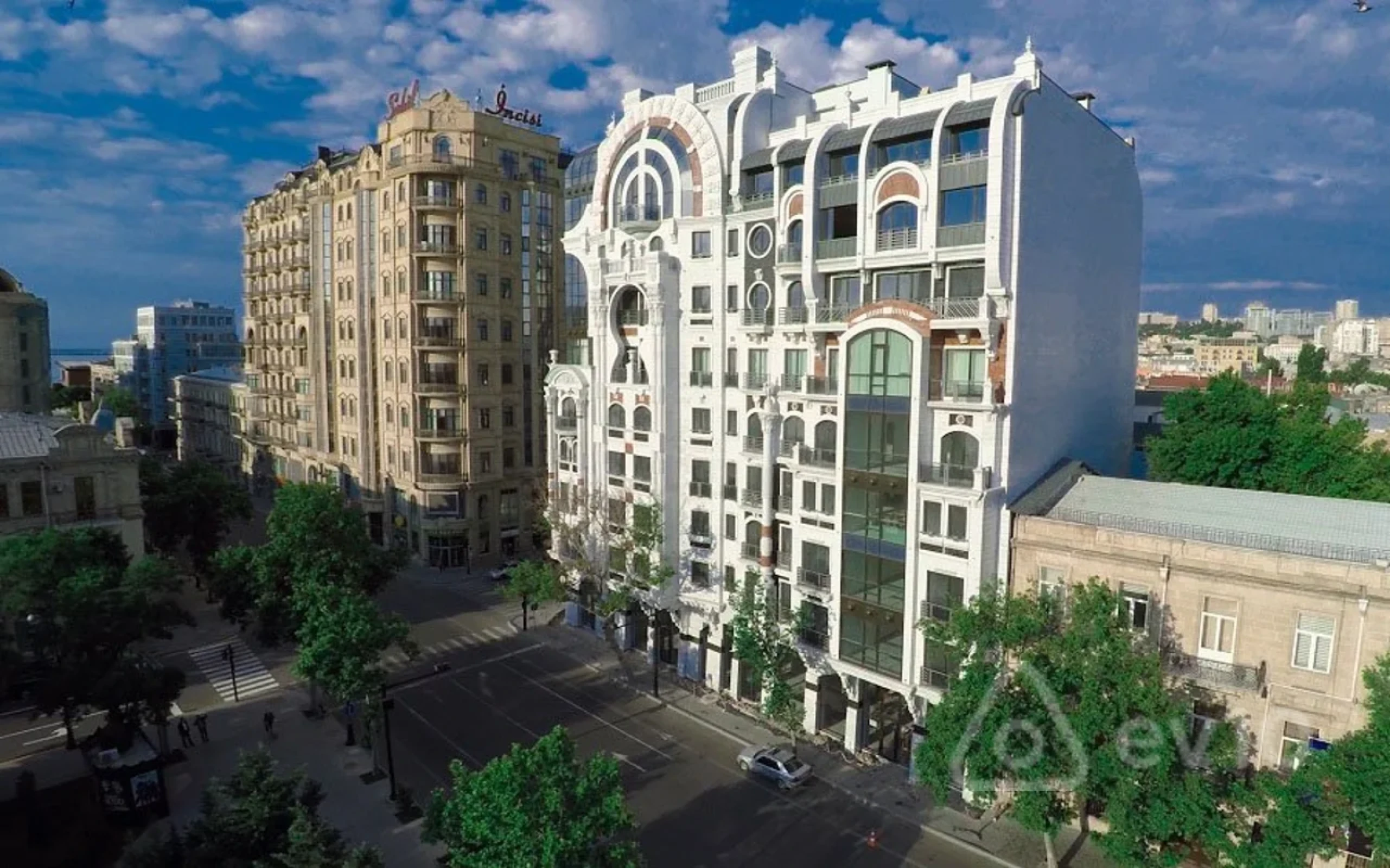 Kirayə verilir 5 otaqlı yeni tikili 246 m²