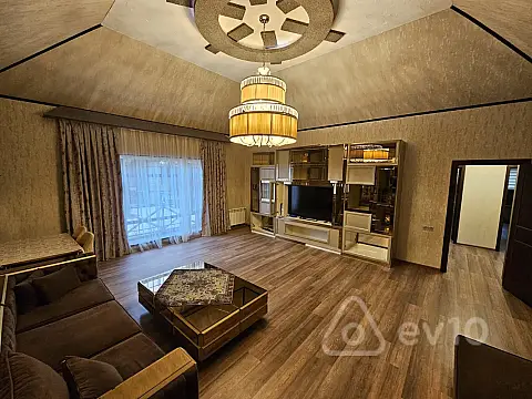 Satılır 4 otaqlı həyət evi 222 m²