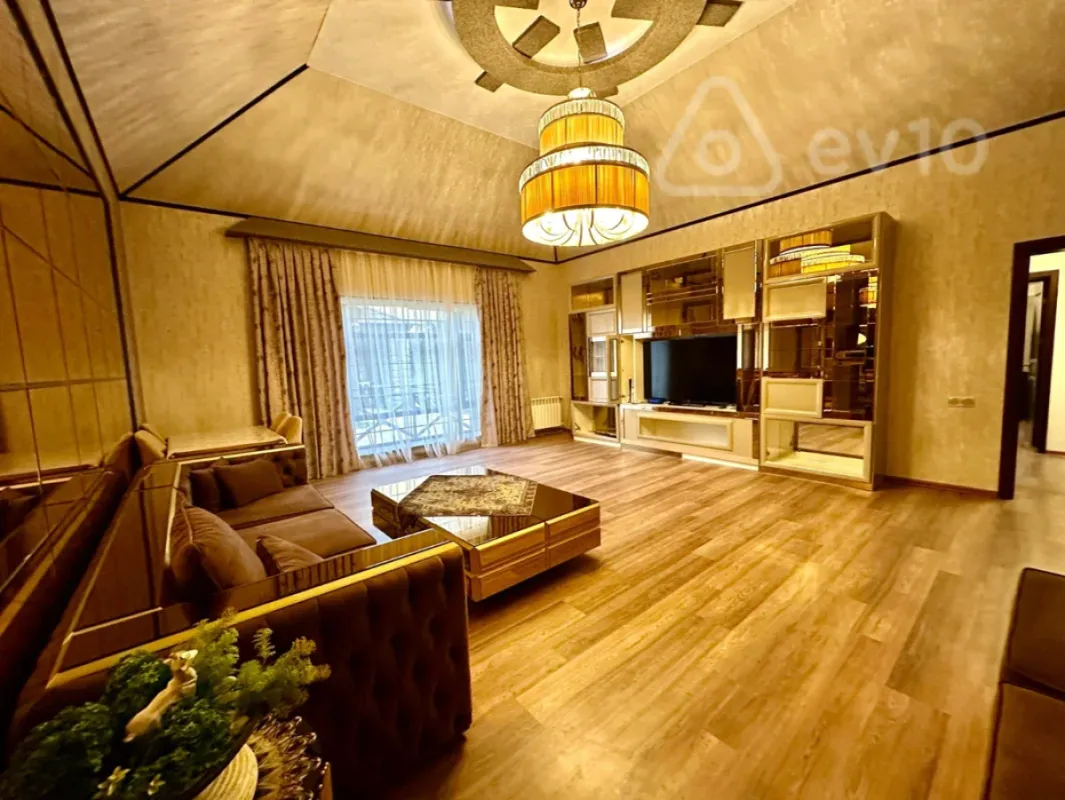 Satılır 4 otaqlı həyət evi 222 m²