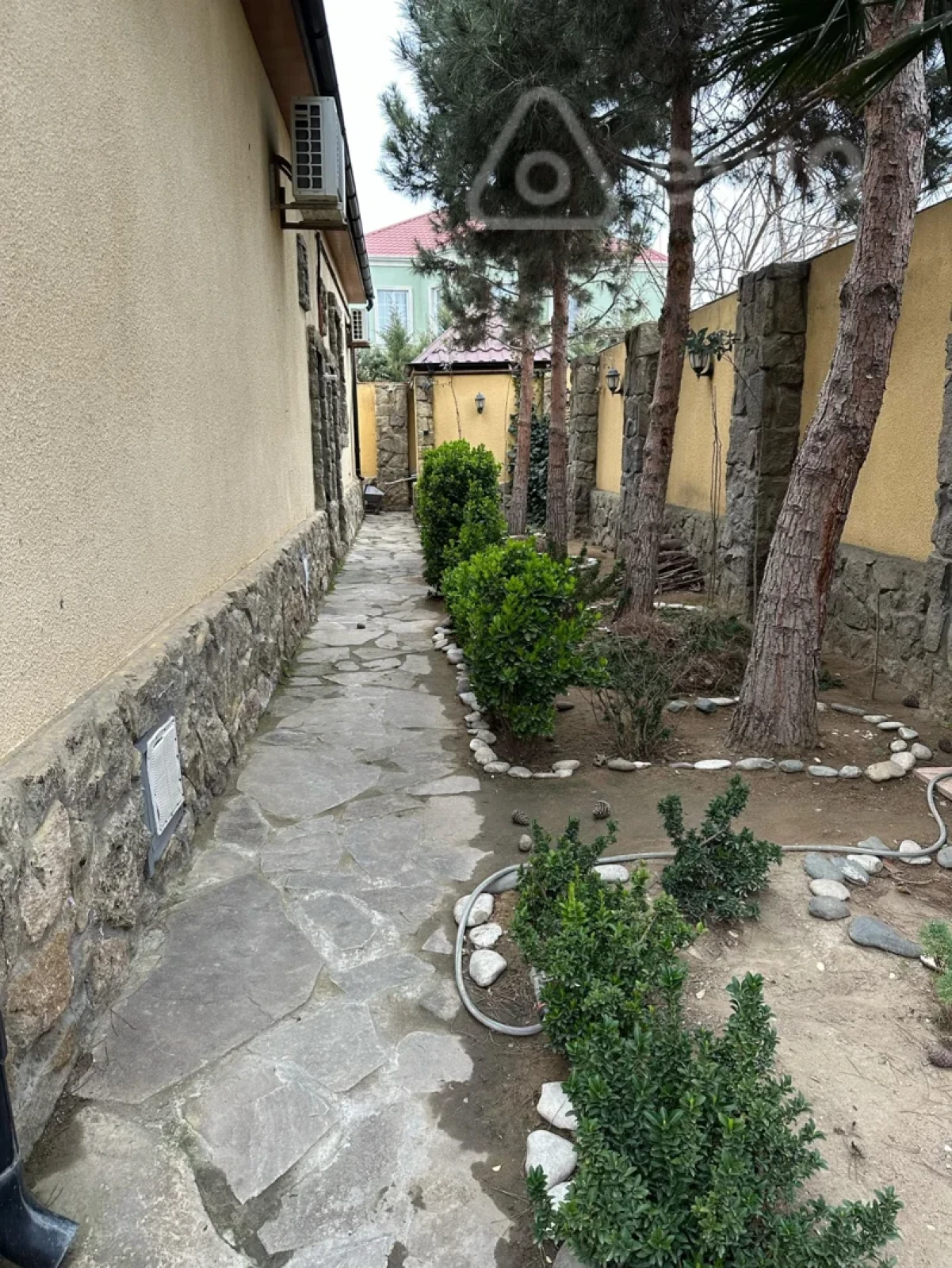 Satılır 4 otaqlı həyət evi 222 m²