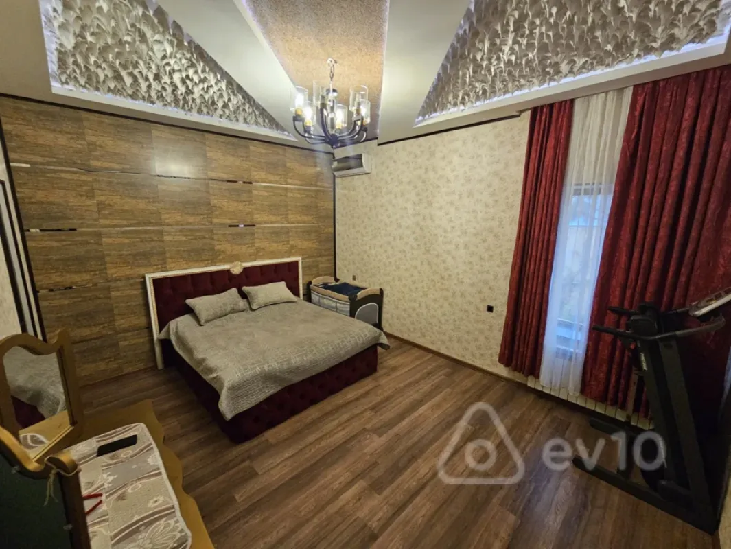 Satılır 4 otaqlı həyət evi 222 m²