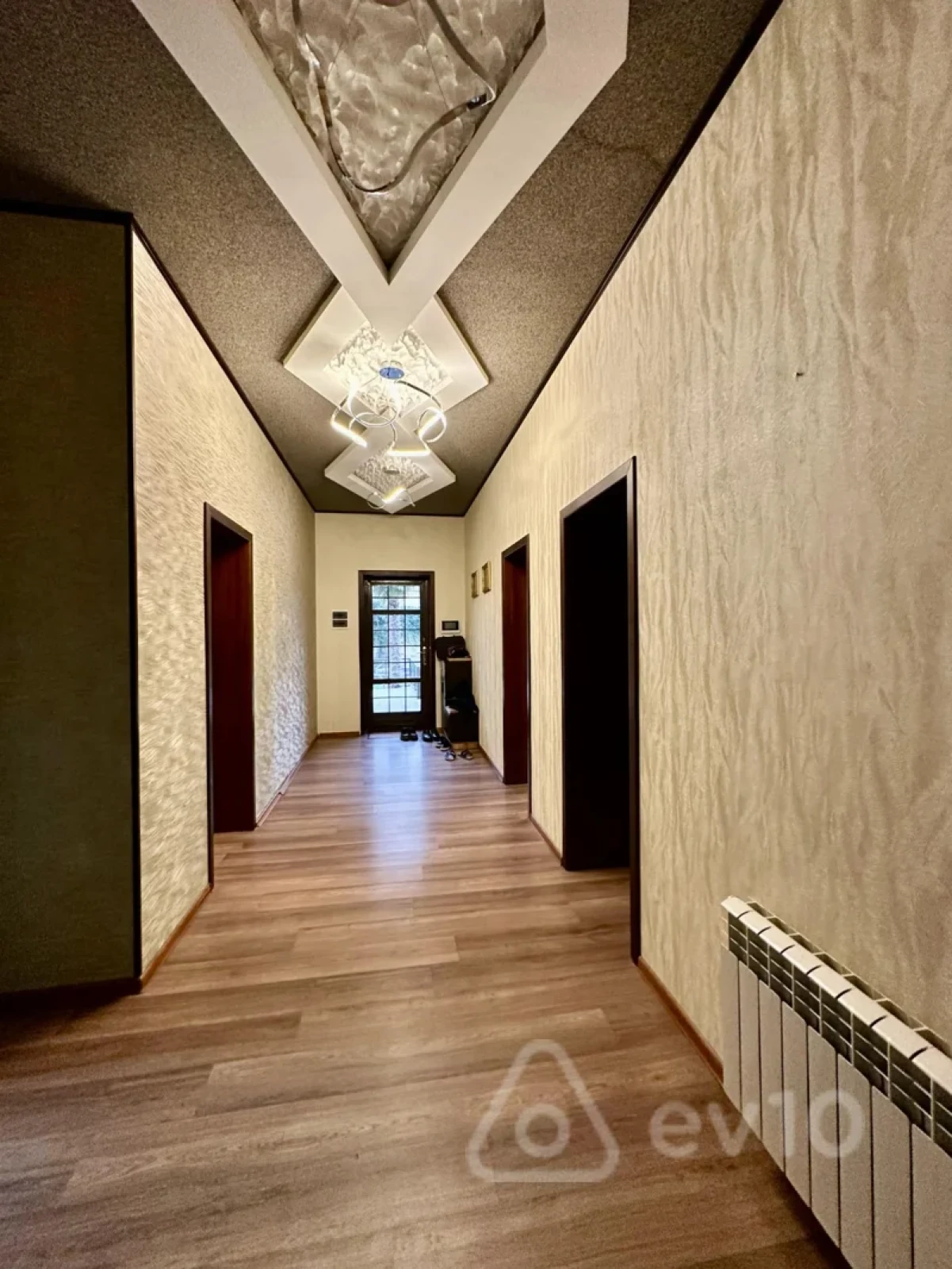 Satılır 4 otaqlı həyət evi 222 m²