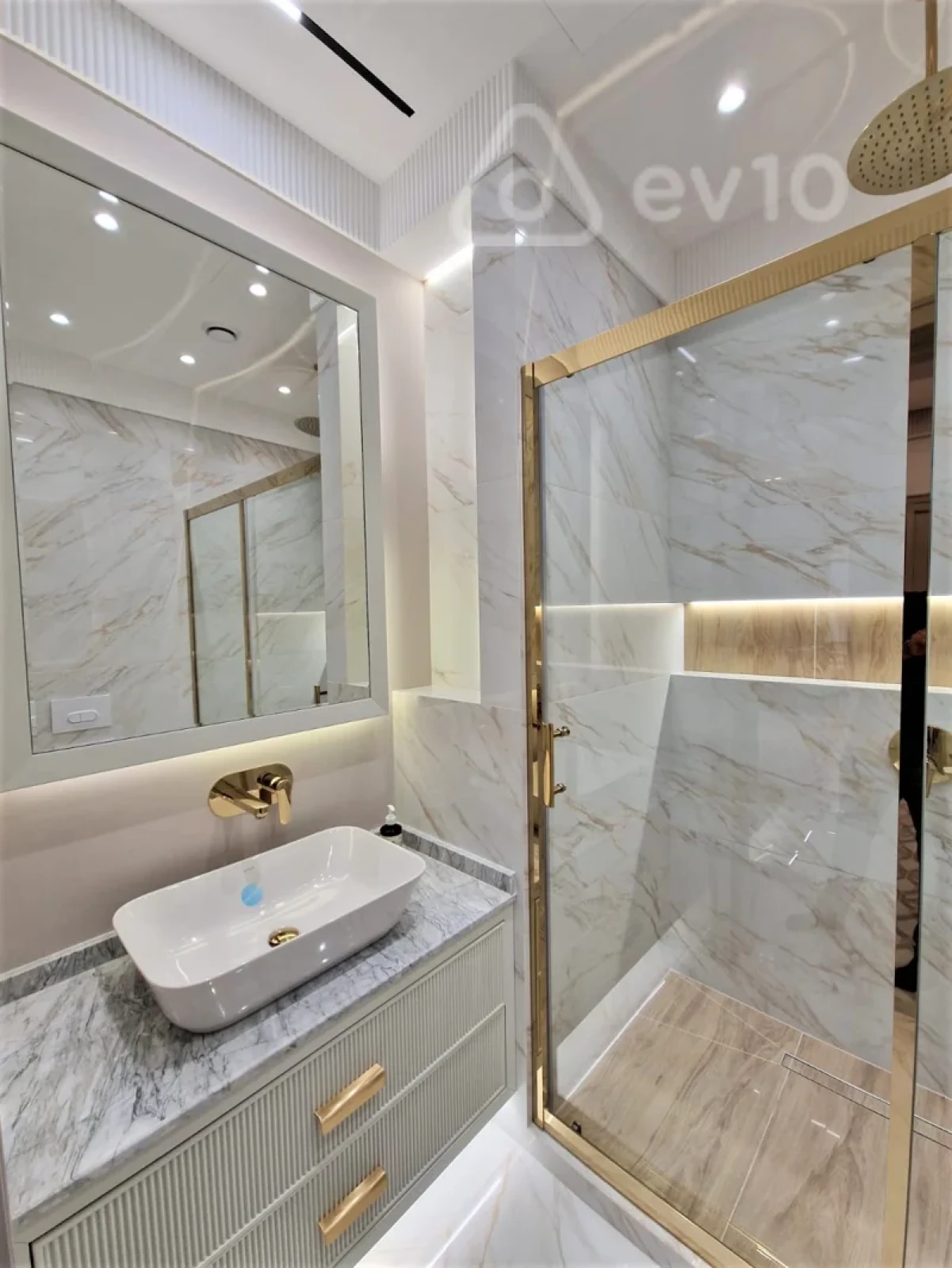 Kirayə verilir 3 otaqlı yeni tikili 160 m²