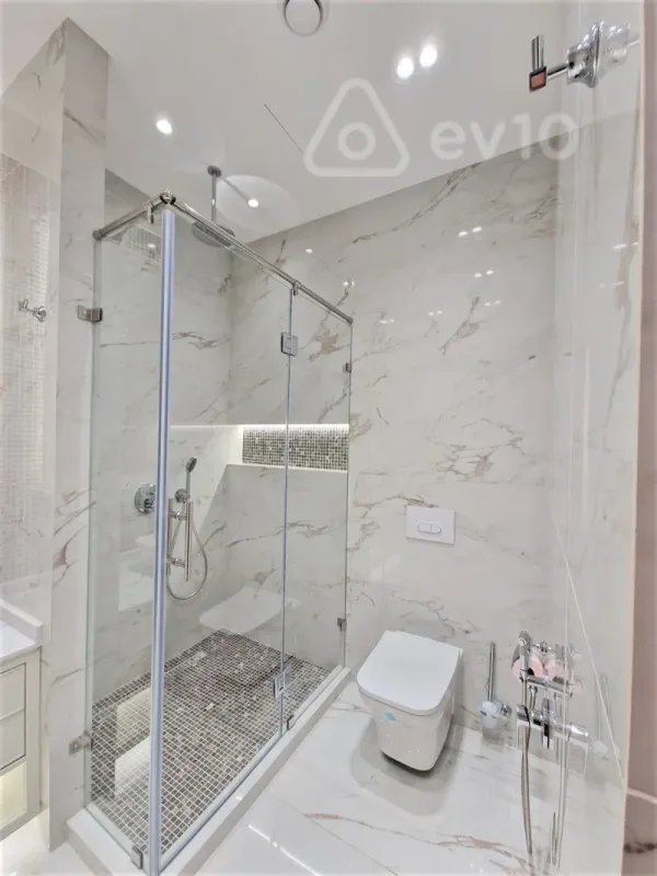 Kirayə verilir 3 otaqlı yeni tikili 160 m²