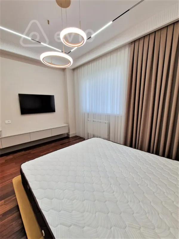 Kirayə verilir 3 otaqlı yeni tikili 160 m²