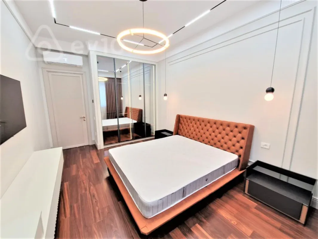 Kirayə verilir 3 otaqlı yeni tikili 160 m²