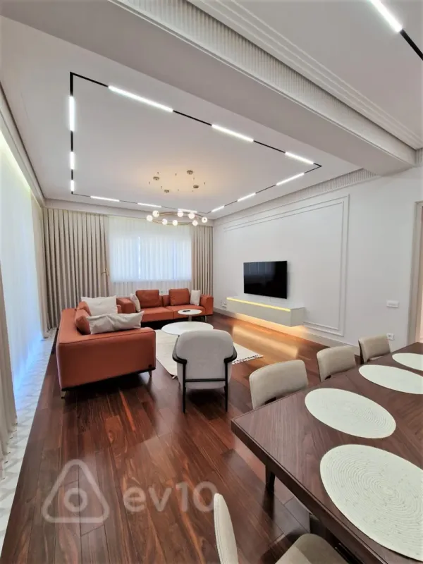 Kirayə verilir 3 otaqlı yeni tikili 160 m²