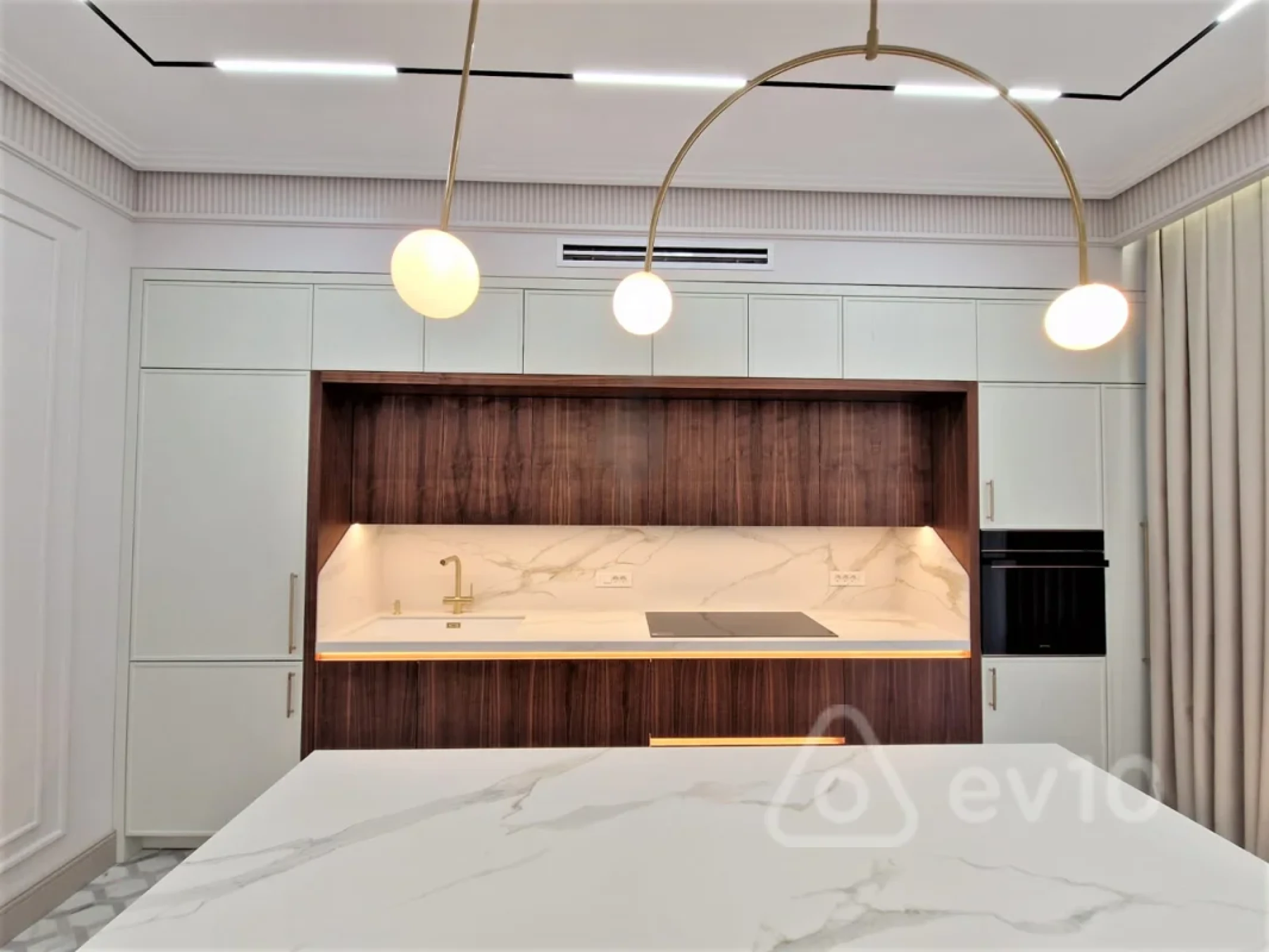 Kirayə verilir 3 otaqlı yeni tikili 160 m²