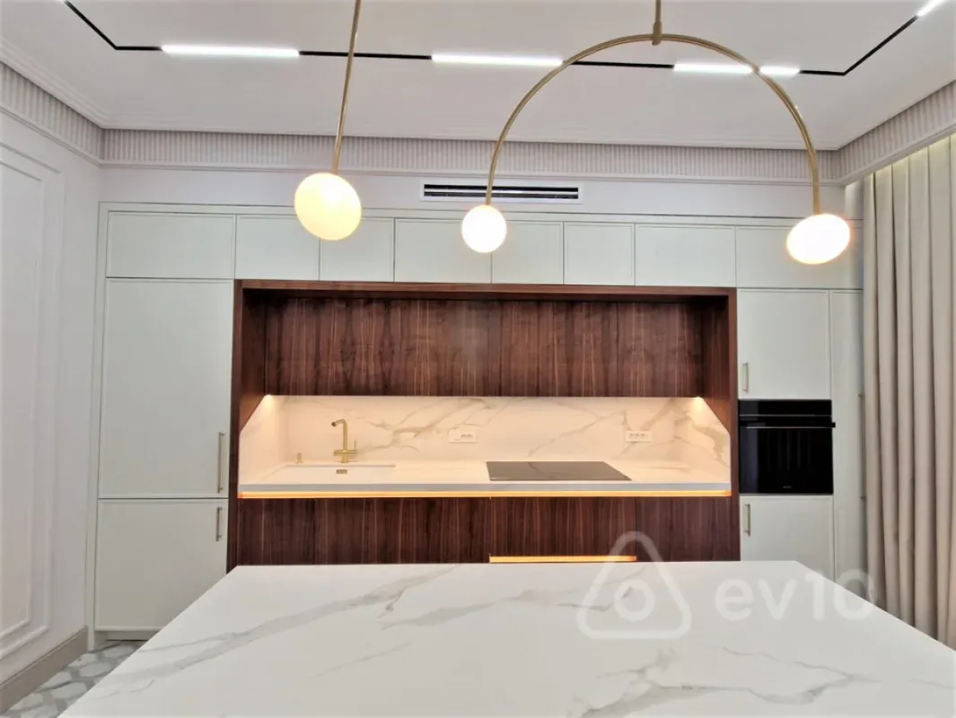 Kirayə verilir 3 otaqlı yeni tikili 160 m²