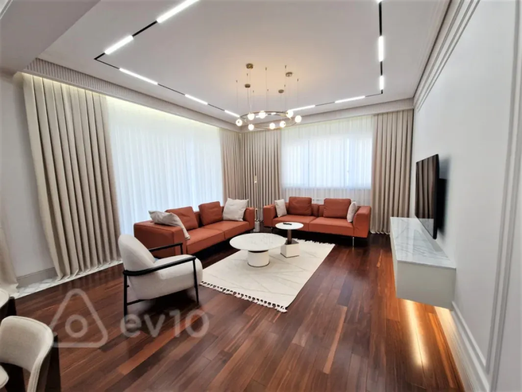 Kirayə verilir 3 otaqlı yeni tikili 160 m²