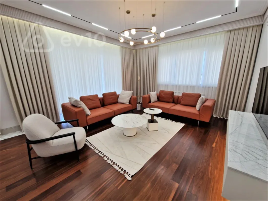 Kirayə verilir 3 otaqlı yeni tikili 160 m²