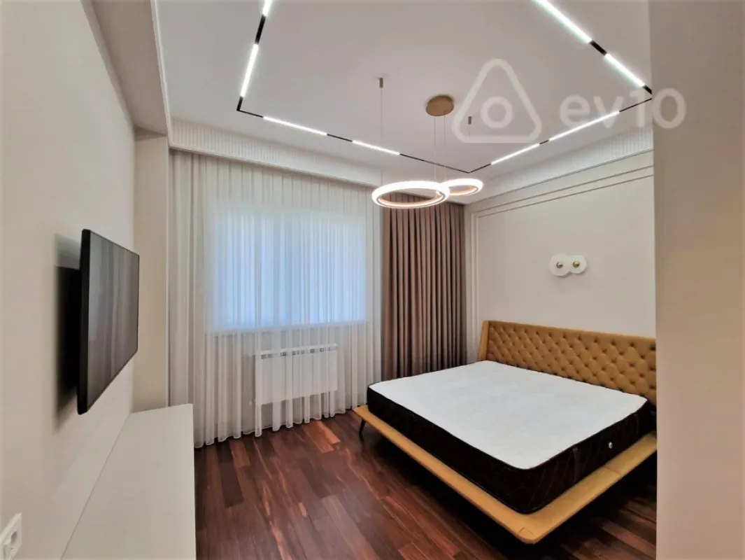 Kirayə verilir 3 otaqlı yeni tikili 160 m²