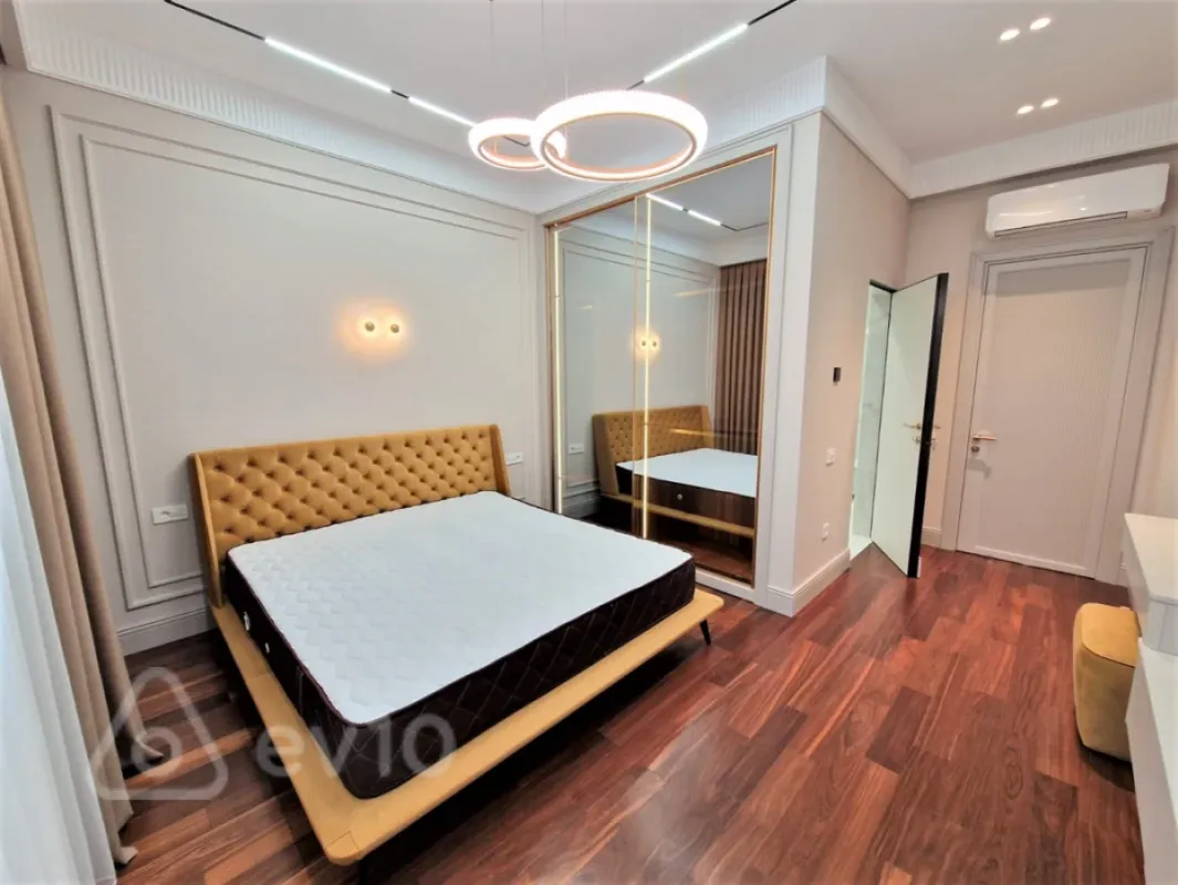 Kirayə verilir 3 otaqlı yeni tikili 160 m²